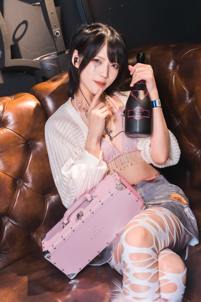 OI__meshi's tweet photo. 先日開催された"ADMA vol.6"にて『我が最強の推し"ぽにょ皇子"』にエンジェルシャンパンを卸しました

推しへの日頃の感謝と愛の結晶を受け取って貰えて自分は本当に幸せ者です

そして遅くなりましたが改めて言います…

ぽにょちゃんお誕生日おめでとうだよおおお！！！🎉🍾😘💕

#ADMA https://t.co/vne3CKABGB