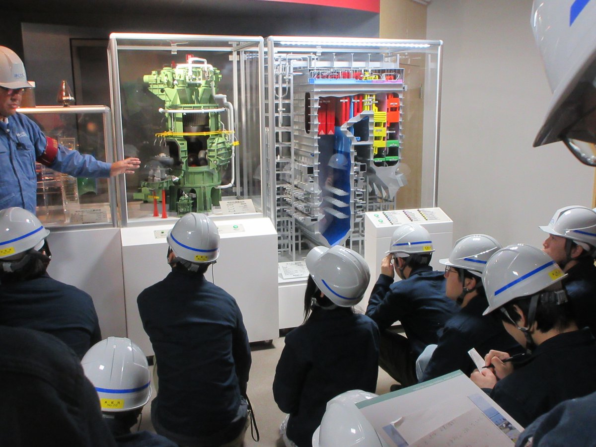 nkhs_hd's tweet photo. 北海道電力さんの苫東厚真発電所と南早来変電所の見学に行ってきました

実物の大規模設備を現場技術者の解説で教えてもらう、大変良い経験になりました

#日本工学院 #北海道 #専門学校 #電気工学科 #ニコキタ #苫東厚真発電所 #南早来変電所 #北海道電力 https://t.co/yeq1rfPVGr