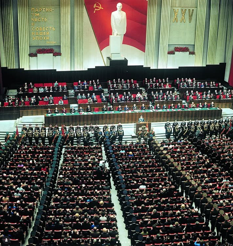 RTSG_Main's tweet photo. The Soviet Union truly mastered the art of architectural aesthetics. https://t.co/4AoGfjzsUt