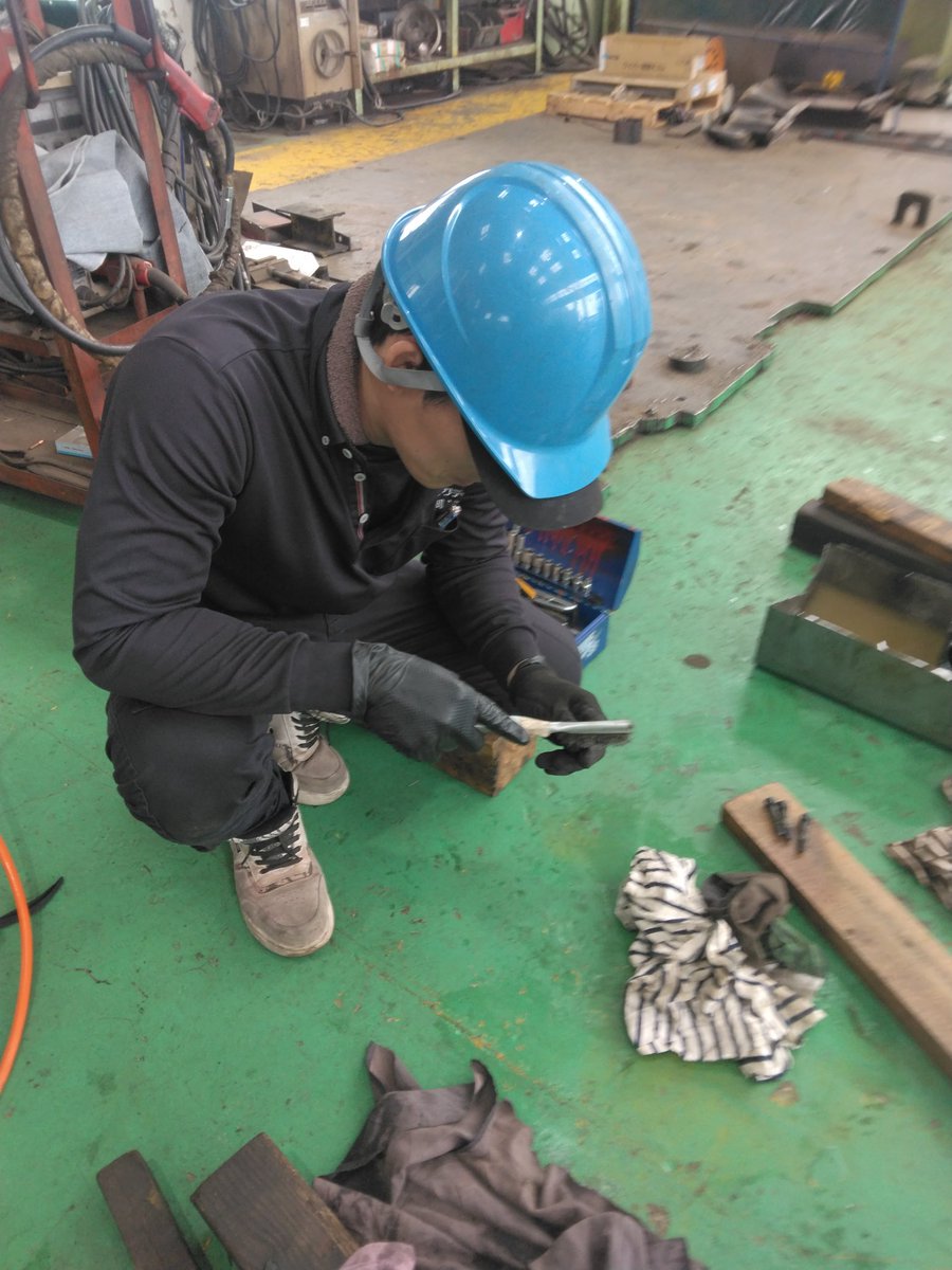 TACTECH_Kagawa's tweet photo. 【社員紹介】
このたびタクテックに、新たな技術スタッフが加わりました。
特に溶接技術に精通し、高い精度と安定した仕上がりに定評があります。
即戦力として現場を支えてくれる頼もしい存在です。
より良いサービスに向け、社員一同さらに邁進してまいります。
#タクテック #整備士 #整備 #溶接 https://t.co/glIGnfP5aH
