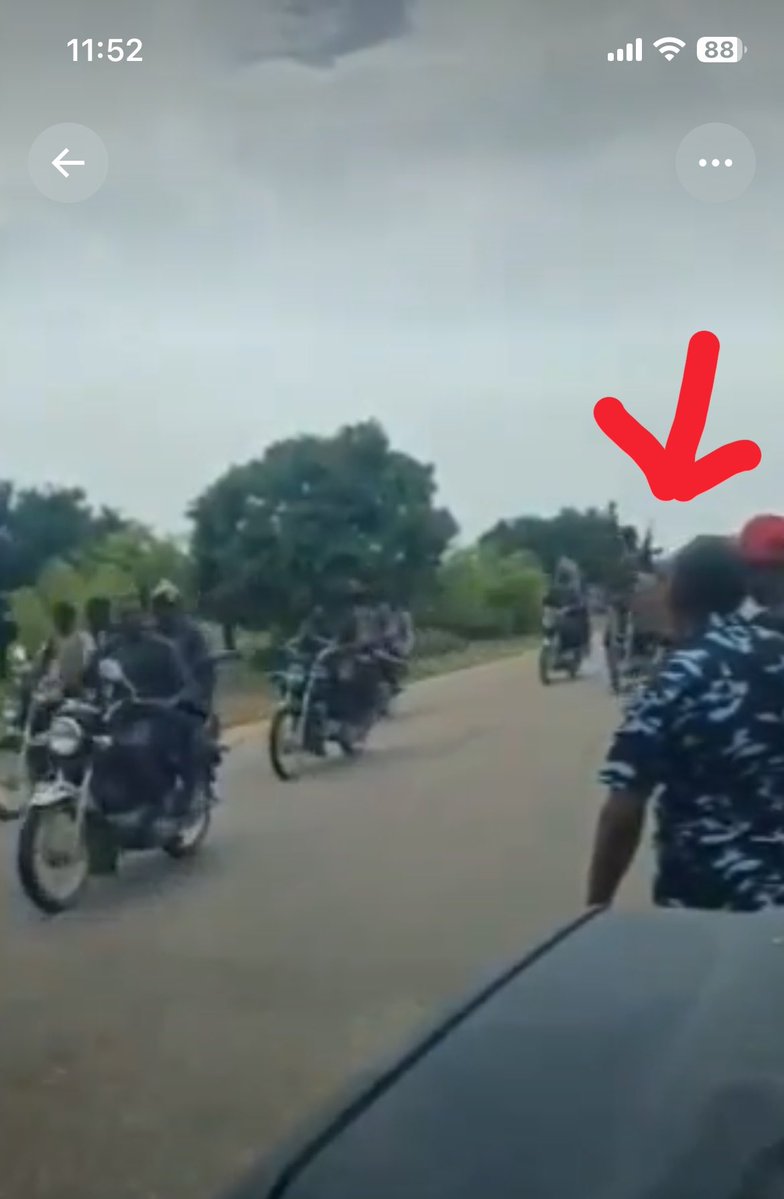 Touchfotoss's tweet photo. Vigilante Group Supporting the insecurity of lives and property in Nigeria, as confirmed by the @PoliceNG 

@BBCAfrica 
@UNHumanRights 
@cnnbrk 
@CNN 
@ARISEtv 
@elonmusk https://t.co/xCO0qf5vS5