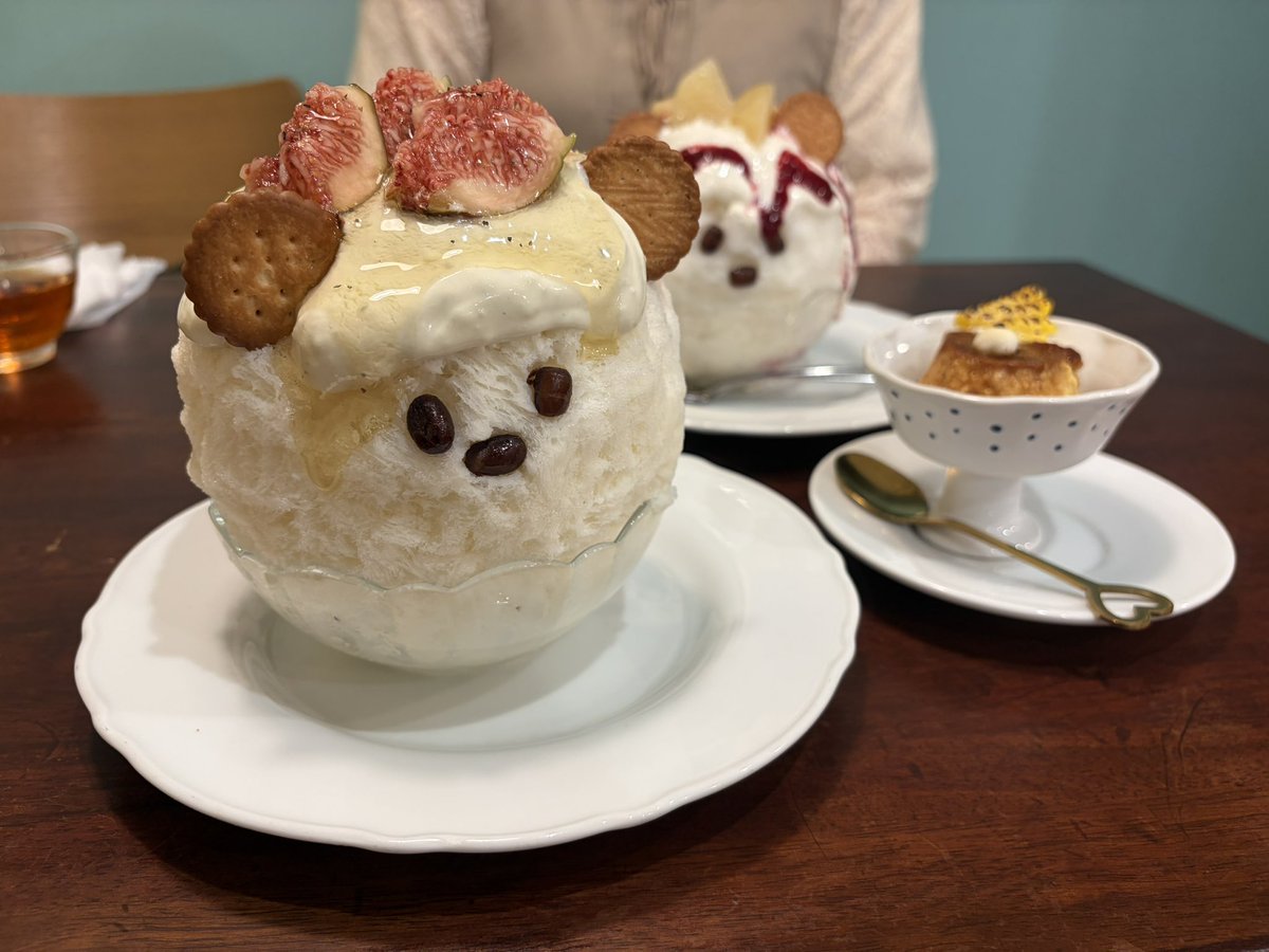 elu_jayo's tweet photo. #毎月25日はプリンの日 

この可愛らしい出立ちのプリンは、なんと！とうもろこしプリン🌽
先週くらい、よるちゃんと「かき氷食べるぞ！」とお店に行ったら思いがけずプリンもあったもので…よくばりが出ました。笑

かき氷もプリンも くまさん🐻‍❄️🐻 https://t.co/mhBM6az2i6