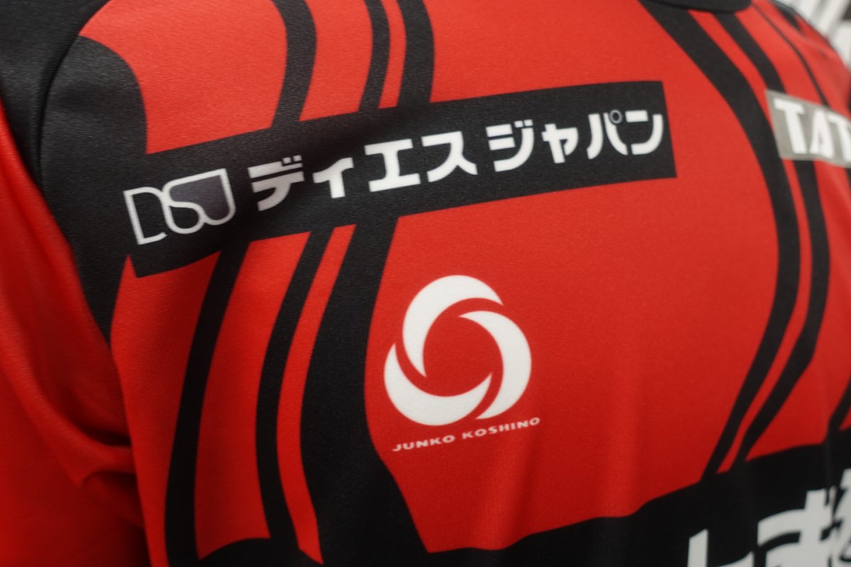 FCosakaOfficial's tweet photo. 【トップチーム】
2026/27シーズン公式戦ユニフォーム デザイン発表！

FC大阪 2026/27シーズンの公式戦ユニフォームデザインを発表❗️
2026/27シーズンも、日本を代表するデザイナーであるコシノジュンコ氏にデザインを依頼し制作いただきました。

詳細は⏬️
https://t.co/YJ0uCKs26W

#FC大阪 #fcosaka #J3 #鍛錬 #東大阪