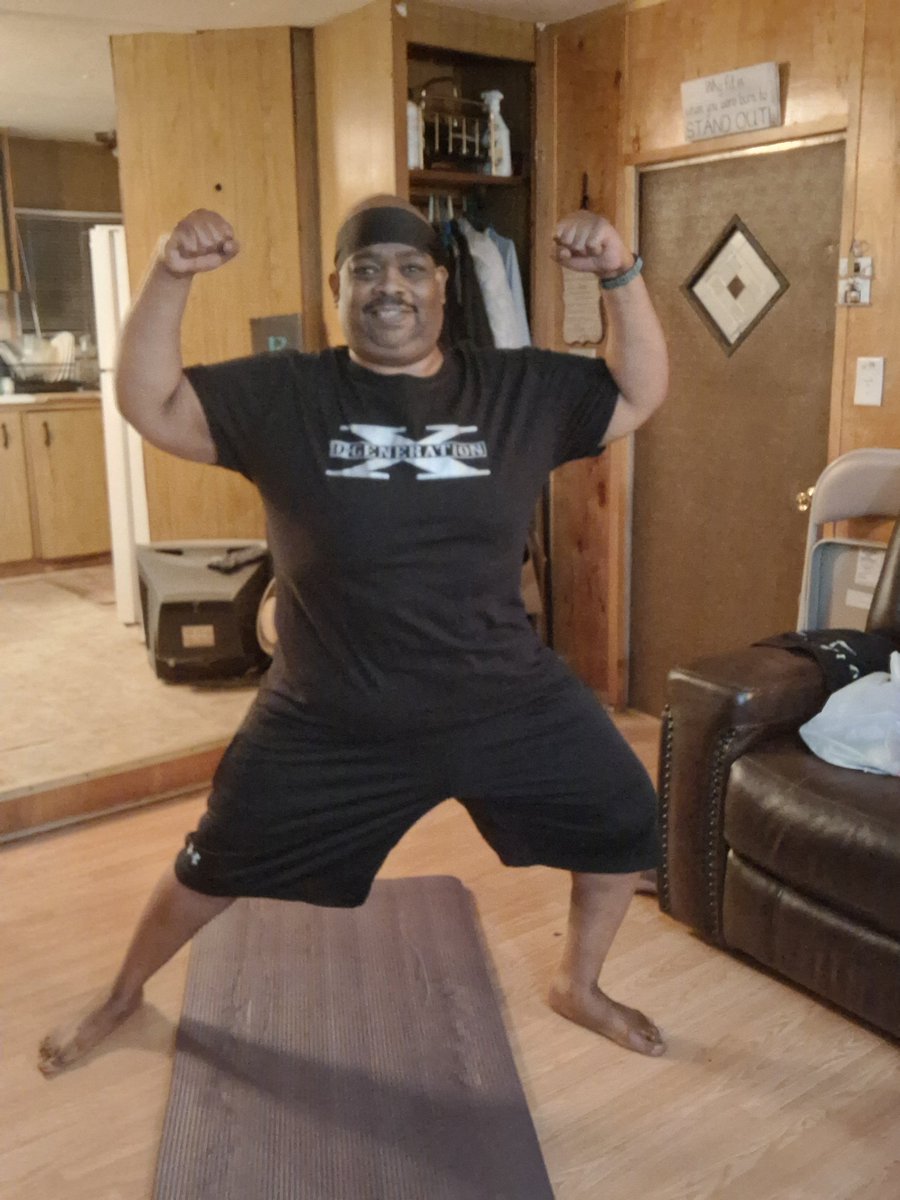 JMBrand2025's tweet photo. Kneehab 2 is today's workout. I feel myself getting a tad bit stronger with every workout. It wasn't too long ago I was doing level 3 workouts and trying my hand at level 4s. When medical issues cropped up I kept going when I could. I showed up and didn't give up. @DDPYoga https://t.co/YAnJQgpcHl