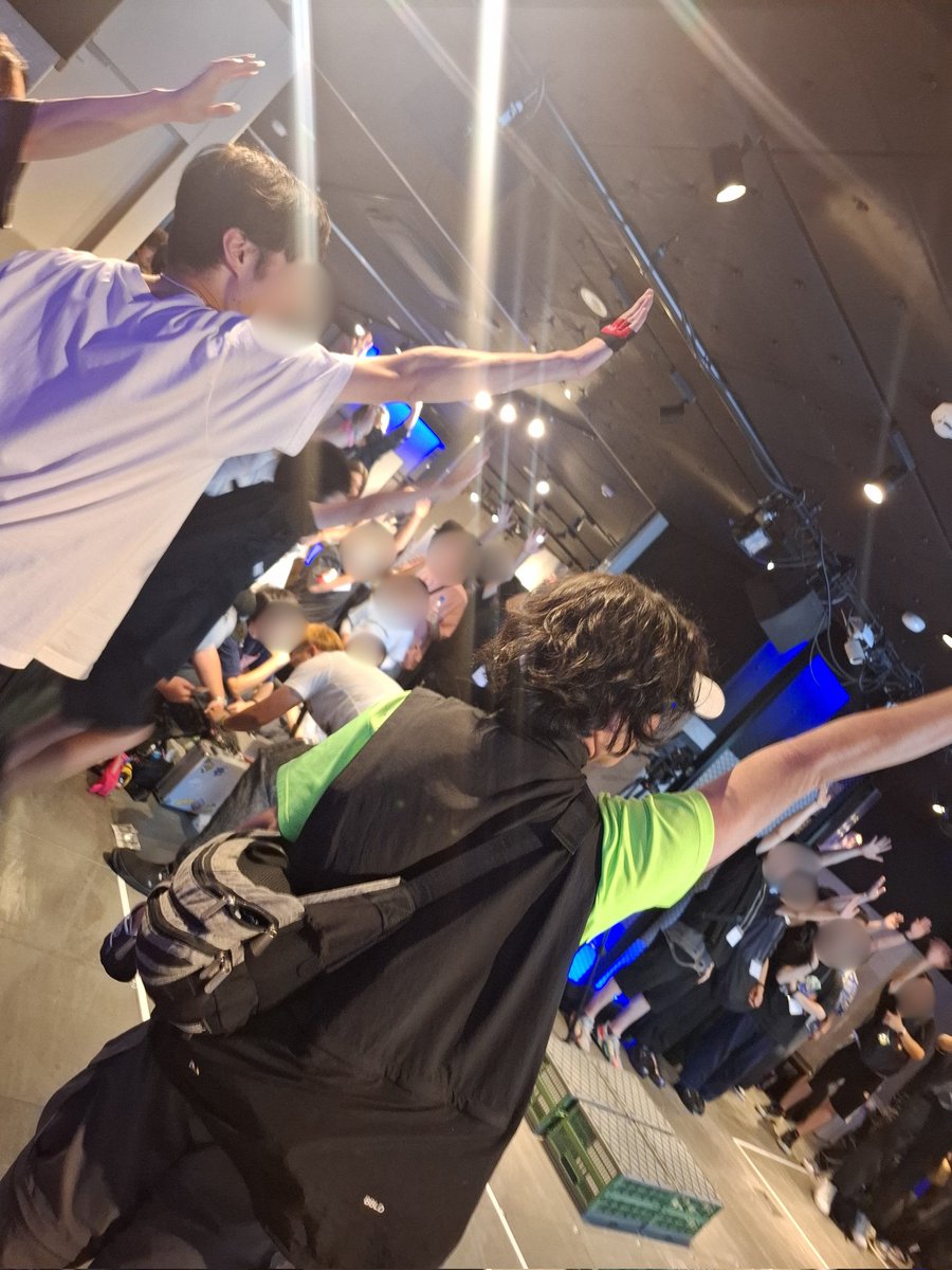 legevi_bey_fes's tweet photo. トラボCUP@RedBullGamingSphereTokyo

本画像では、配信でお伝えしきれなかった、
会場の熱量をお届けしています

・名乗りをあげるブレーダー達
・バトルの行く末を見守る様子
・会場に足を踏み入れるチーム

（↓配信アーカイブ）
https://t.co/qpL4BQDPBe https://t.co/OTJv2yBrwe