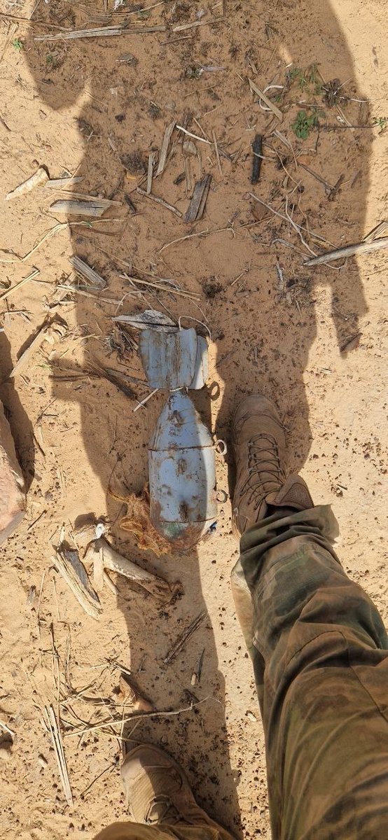 TembleyA's tweet photo. 💥 #MOPTI 🇲🇱– MINE ARTISANALE NEUTRALISÉE

Lors d'une opération de reconnaissance à Degou, les #FAMa ont découvert un engin explosif artisanal conçu pour être largué par drone 🛸💣.

🔒 Sécurisé puis détruit sur place par les spécialistes.
✅Risque écarté pour les populations https://t.co/unwbWVmhFm