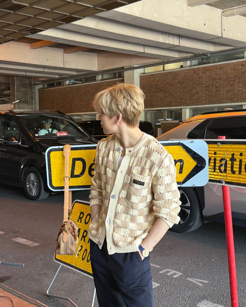 aewaewww's tweet photo. รูปกล้องสด + สีผม จบทุกอย่าง เก็บความออร่าไว้ได้ทั้งหมด ✨☺️

#LVMenSS27 #LouisVuitton
#BamBamxLVMenSS27
#BamBam @BamBam1A https://t.co/OWXoZDAkZu