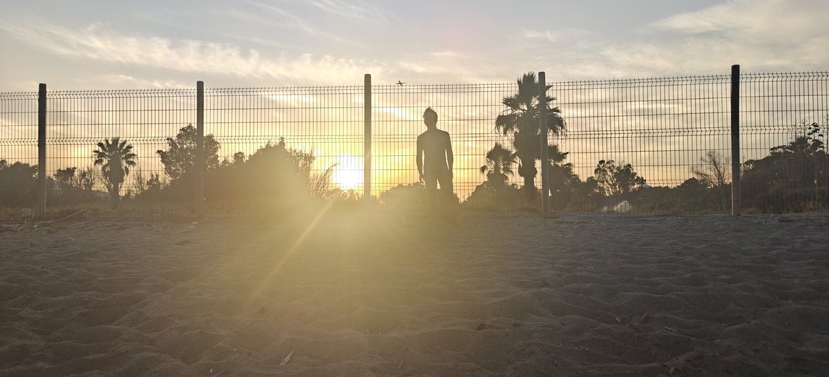 hayadrake's tweet photo. 终于解锁了天体海滩🏖️🏖️🏖️
First time at a nudist beach – bucket list, fully stripped.
#天体 #野裸 #nudist #Naturism #nudistbeach #nudebeach https://t.co/oiGYHcFCpT