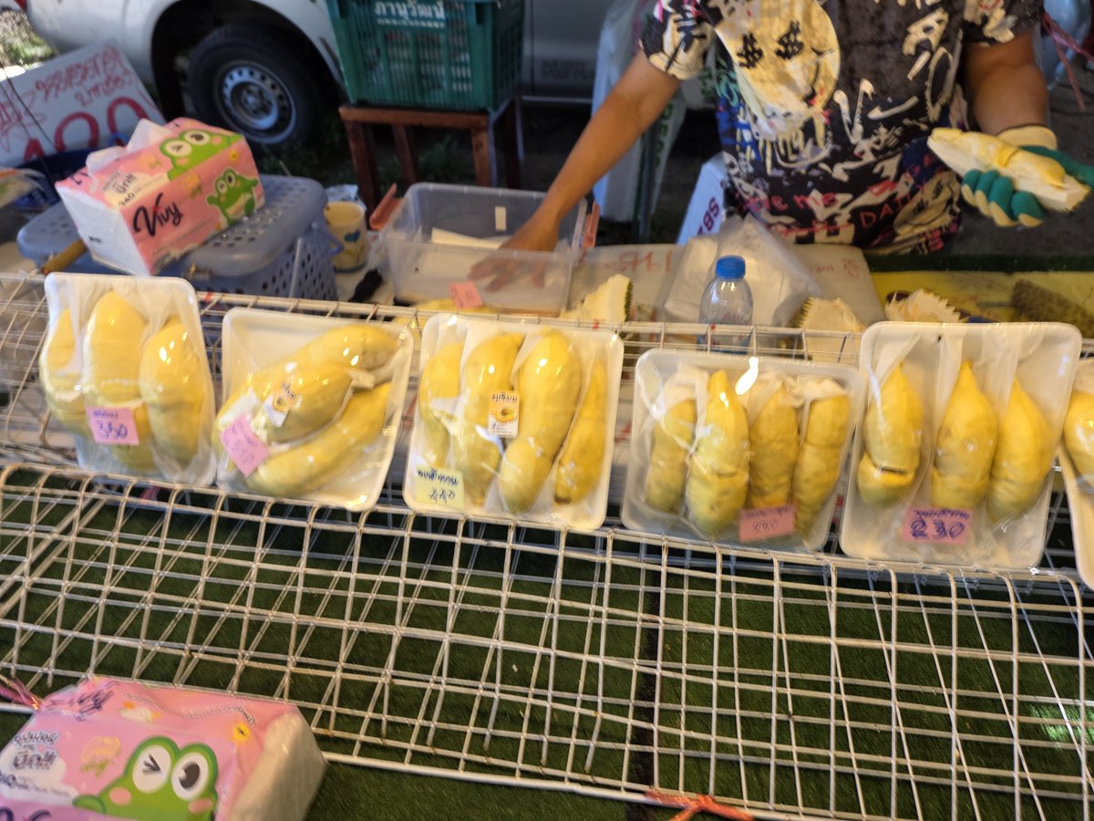 SurrenderedBear's tweet photo. อยากบอกว่าใครชอบทานทุเรียน ทุเรียนที่ปากช่อฃ เขาใหญ่ นี่อร่อยไม่แพ้ใครในปฐพีเลย ช่วงนี้กำลังเป็นช่วงทุเรียนออกสู่ตลาด ใครชอบก็ลองมาทานได้ ที่ทานแล้วอร่อยติดใจจะมีที่ปากช่องกับป่าละอูนี่แหละที่อร่อยจนติดใจ https://t.co/VQcV38I6y1