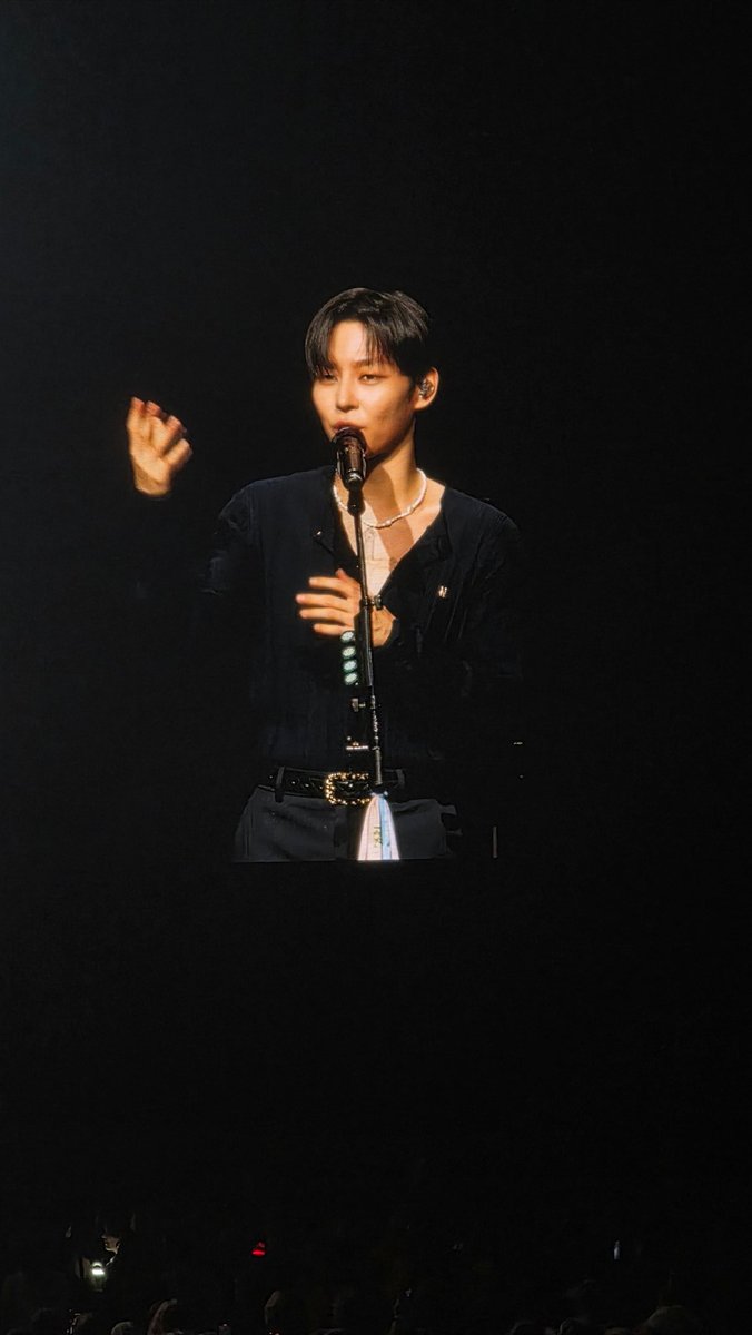 bluermsvn's tweet photo. i have nothing appropriate to say, bye #TheRose #TheRoseInWarsaw #Rosetopia #TheRoseTOUR2026 https://t.co/zVotDZchKy