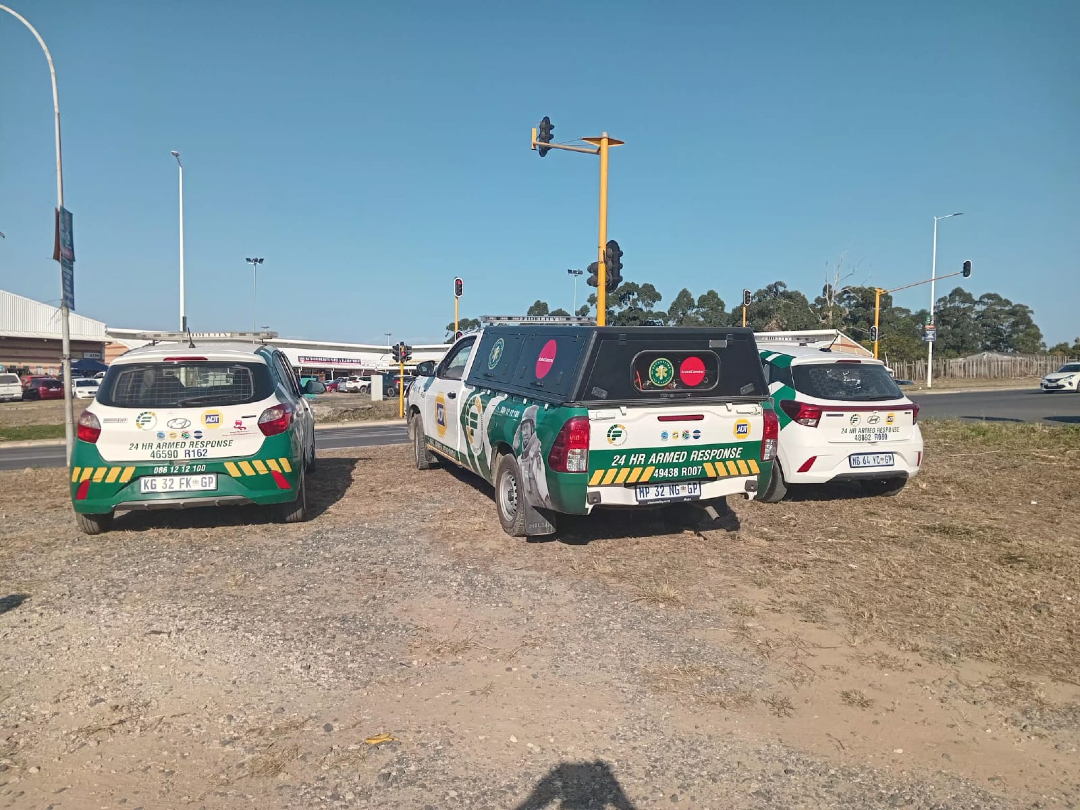 Fidelity_Secure's tweet photo. South Coast, we see you!

Our dedicated team is out on Protea Road, conducting high-visibility stand-offs to enhance security, deter criminal activity, and provide peace of mind to the community. We’re committed to maintaining a strong presence where it matters most.

We’re not just always there – we’re everywhere. Keeping you safe and securing your assets, day and night.

#FidelityADT #SouthCoast #KZN #FidelityHeroes #CommunitySafety