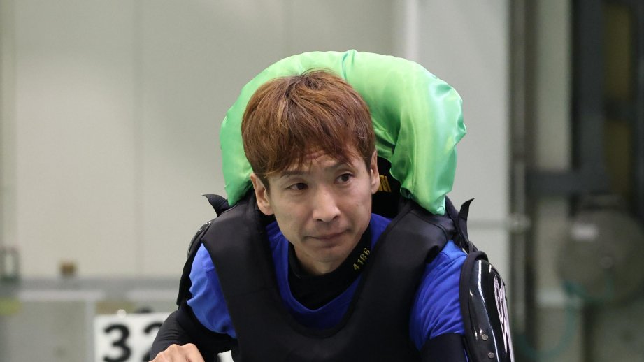 sponichiboat's tweet photo. 【#ボートレース鳴門 SG #グランドチャンピオン #3日目】

予選3日目を終えて、4人が得点率トップタイで並ぶ大混戦…（選手コメント）

#山口剛
「握り込んだときに課題がある。この状態で1、2コースはしんどい。クイックさが。センターからアウト向きの足ですね。スピードとターンのタイミングが合う」

#井口佳典
「スリットで渡邉和将選手に置いて行かれそうな感じがあった。体感は完璧だったと思うし、ターンもいい感じだったけど、直線は上がいます。戦える足だけど、そこ（直線）の部分も意識して調整していきたい」

#塩田北斗
「足はバランスよく中堅上位という感じ。あとは微調整。スタートは勘と合っている。F持ちが効いている。相当集中できている」

#吉田拡郎
「回転の上がりが良くなかった。スローに入ると回転の上がりが良くない感じ。昨日の方が足は良かった。違う方向で回転を上げてみる。ギアケースも見てみようかな���
