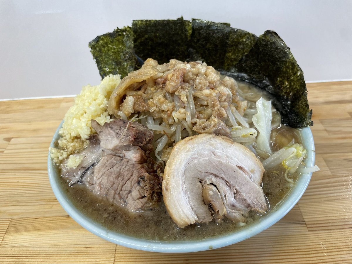 ramenkudokisibe's tweet photo. こんばんは。ラーメン工藤です。

本日夜の部は18〜22時まで営業いたします。

皆様のご来店をお待ちしています！ https://t.co/E64zChiKI3