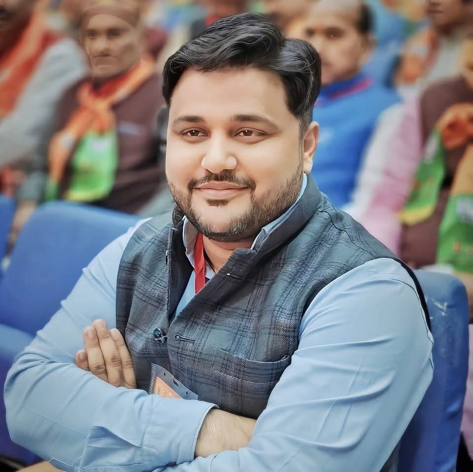 AmitDubey092's tweet photo. भारतीय जनता पार्टी उत्तर प्रदेश में सोशल मीडिया संयोजक के रूप में श्री हिमांशु राज पंडित जी को दायित्व मिलने पर हार्दिक बधाई एवं शुभकामनाएं।
आपके नेतृत्व, समर्पण एवं संगठन के प्रति निष्ठा से पार्टी की विचारधारा और जनसंपर्क को नई ऊंचाइयां प्राप्त हों। @hrajpandit https://t.co/M4lQCumdGD
