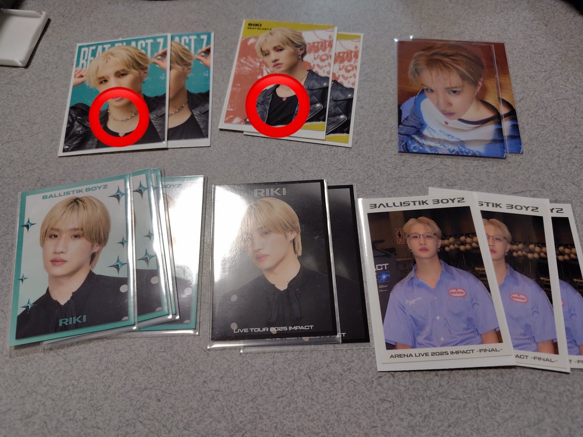 goods963's tweet photo. @__R0218_uyuni 画像3枚目にシークレットがありましたが、こちらのポストの表記が間違えておりました。申し訳ございません。
お借りした画像の⭕️と画像3枚目の⭕️の5:4での交換は可能でしょうか？
またご希望のフォトカードは⭕️を付けたものでお間違いないでしょうか？
ご検討よろしくお願いいたします。 https://t.co/lSLd8IWu4c