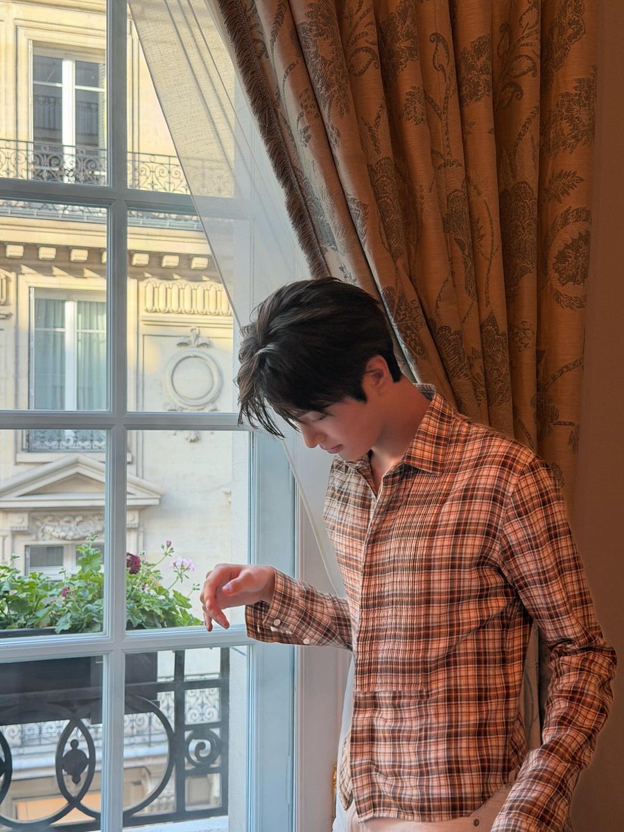 nyonkonism's tweet photo. #엄껀 #hyeonkeon
Eugene                                           Rapunzel https://t.co/YmQ63xYHp4