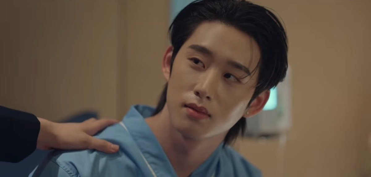 jwillestt's tweet photo. OKAY BUT MOK HURTS?!!!!! 😭💔
WHAT HAPPENED?!!!! 

him in the hospital?!!!😭😭😭😭
is Rome grabbing him?!! is he visited him?!

#WilliamEst #PeachAndMeSeries 
#est_rvp https://t.co/1A5OYWqh8v