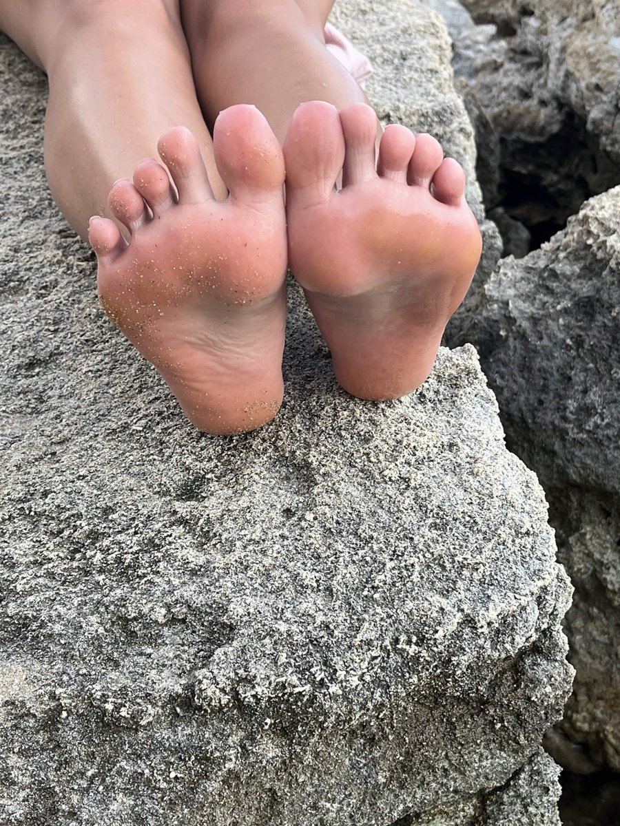 katelynfoxx's tweet photo. Kiss my feet👀 #egirl #ekitten #discord #nsfw #nsfwtwt #feet #feetfetısh #feetworshi̇p #feetseller #feetusa #esex https://t.co/tIulEgMFgk