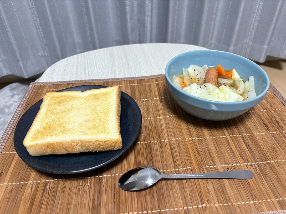 Utano_vtuber's tweet photo. 今日のご飯はポトフ〜
米が底をついたし来週家空けるから今買うの勿体無いのでしばらく米なし生活... https://t.co/nt4BQ7J3wA