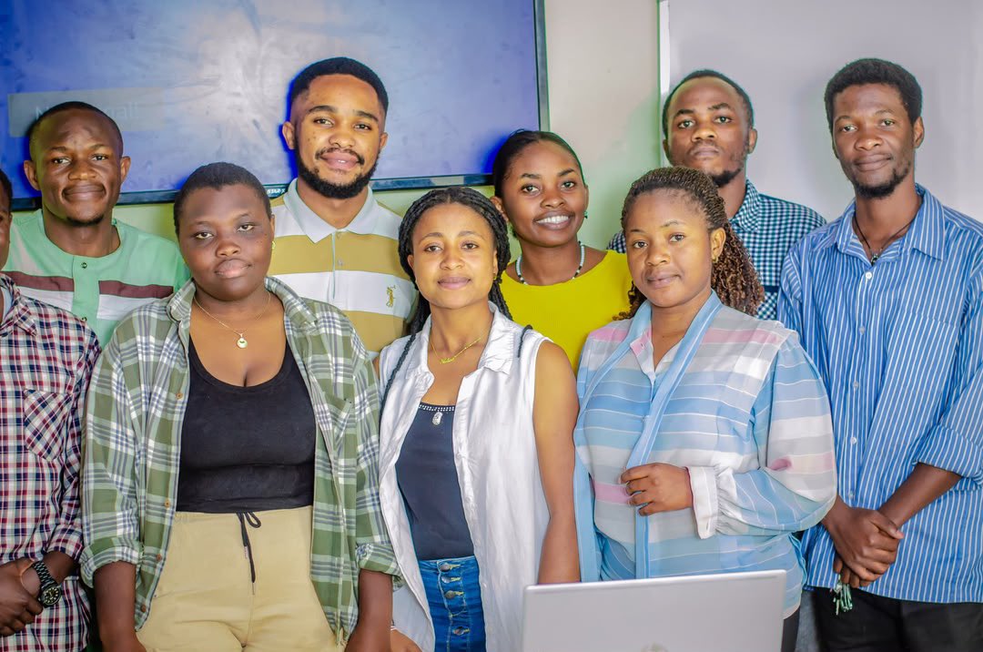 WikimediaRDC's tweet photo. Derrière chaque article #Wikipédia, il y a des bénévoles engagés.

À #Bukavu, 10 participants ont pris part à une #Wikipermanence avec un résultat inspirant : 3 articles créés et plus de 45 articles améliorés sur @Wikipedia_fr 

#WikimediaRDC #ConnaissanceLibre #WikiClub https://t.co/HpMaUci4V5