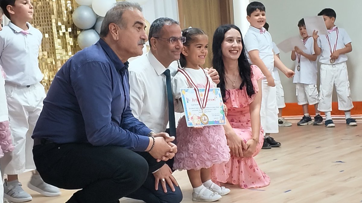 ANTAKYAMEM's tweet photo. İlçe Millî Eğitim Müdürümüz Sayın Ahmet Tecimen, Şehit İlker Ulaş İlkokulu 1/L sınıfı okuma bayramı etkinliğine katıldı. Programı izleyen Müdürümüz, öğrencileri ve öğretmenlerini tebrik etti.

@ahmettecimen 
@hataymem 
@tcmeb https://t.co/4CyLhNKGb6