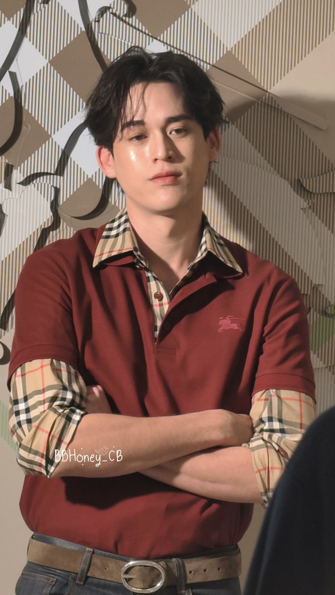 BBHoney_CB's tweet photo. หนูเข้าใจพี่จอสทุกอย่าง😭

#GawinCaskey #BurberryBeautyxGawin https://t.co/hlVRZtF1hf