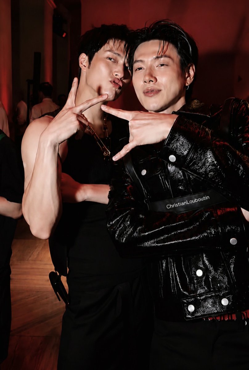 4iile_'s tweet photo. DAOU AND MINGI …
I’ll never shut up about this!
 {#DAOUATSS27PARISFW}•
{#DAOU || #MINGI}• https://t.co/INfvcQ4TV7