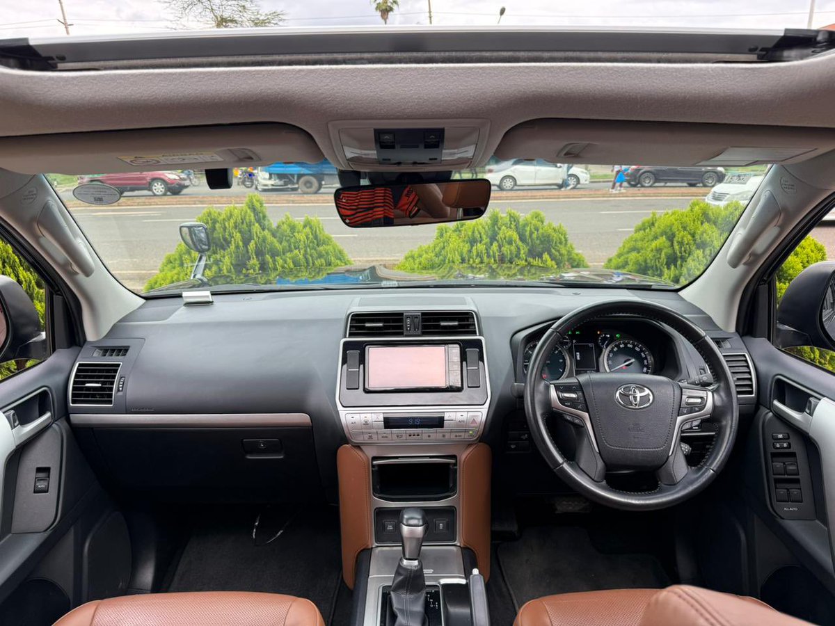 PatrickCarSales's tweet photo. 2021 Toyota Land Cruiser PRADO TX-L (Black Edition)
Price: 6,700,000/-
📞0722555330
7 leather seater, Sunroof, Automatic, Front and 3rd row electric seats, Traction control, Lane assist, Parking sensors…Mileage of 43K
& assist
Several units in stock both Petrol and Diesel.
📍Nairobi-Kenya