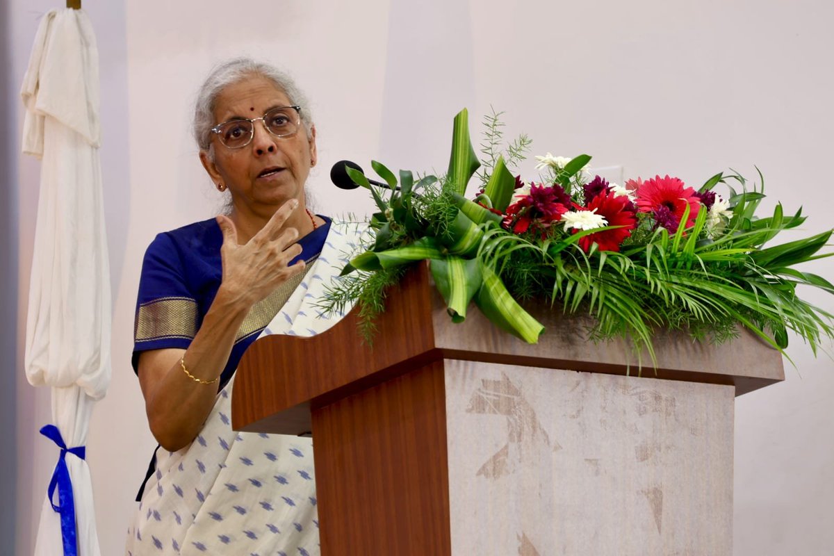 nsitharamanoffc's tweet photo. Smt @nsitharaman addressed the audience during the celebrations of the 120th Year of SSKV Group of Institutions &amp; release of the book ‘Daughters of Kanchi - The SSKV Story’ at SSKV College of Arts &amp; Science for Women, Kilambi Village, Kanchipuram, Tamil Nadu. https://t.co/682hxK93I3