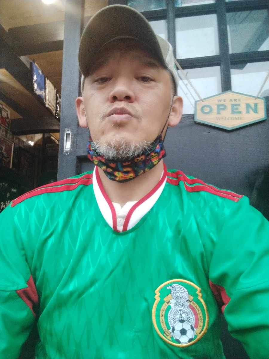 jalapeno_mexico's tweet photo. ひとまず
12:1だと完全に無理なので
5席つぶした…アパレルとルチャのグッズで…かっちょよく作っていく

7:1でしたらなんとかなるかと…コンロは3口しかないので…晩飯はステーキ優先で焼き終わったらタコス出せます😁👍🥩🌮🇲🇽 https://t.co/JktSWM9reo