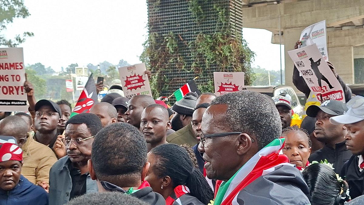 dkmaraga's tweet photo. Today as we marched to Parliament to lay flowers at the site where Kenyan Youth were shot dead, police violently dispersed us a few metres from the precincts of Parliament. 

I pulled Rex Masai's mother, who was marching next to me into my vehicle as other mothers and victims found refuge in the few cars on site.  

We drove away as police men pursued us. 

We were guilty of one thing: peaceful demonstration and picketing as allowed by our Constitution in remembrance of these young heroes. 

As a people, we shall not relent until we deliver justice and accountability for the victims. 

#Ukombozi is nigh!