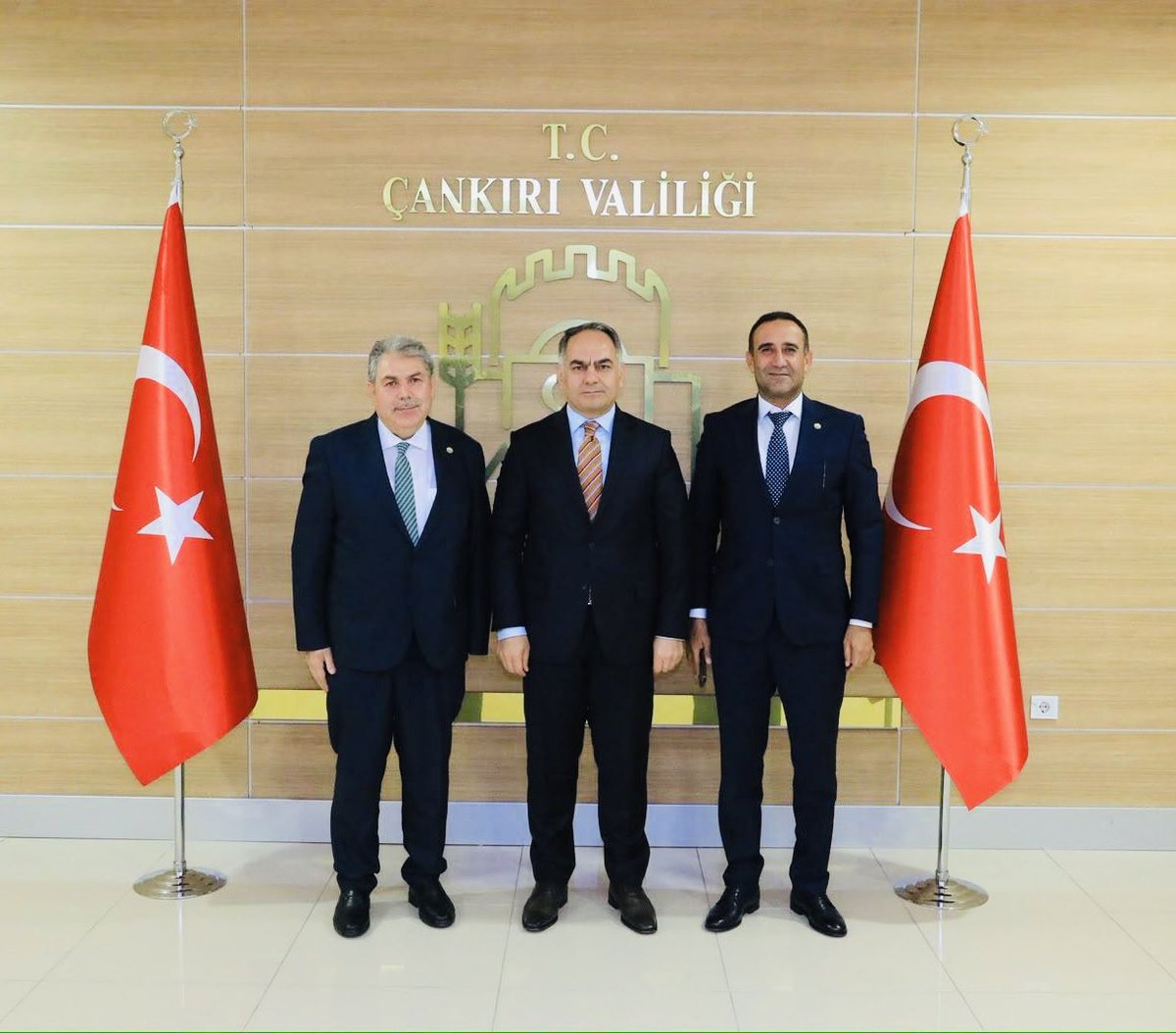 numannass's tweet photo. Çankırı Valimiz Sayın Hüseyin Çakırtaş’ı makamında ziyaret ettik.

Nazik kabulleri, samimi ilgileri ve kıymetli değerlendirmeleri için Sayın Valimize teşekkür ediyor; görevlerinde başarılarının devamını diliyorum. 
@hcakirtas58 https://t.co/I1E9lrK2Nk
