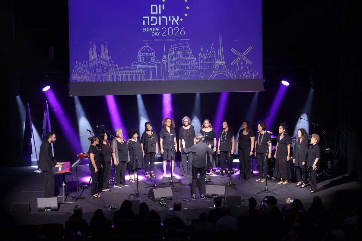EUinIsrael's tweet photo. With some delay, last night we finally celebrated Europe Day with the Israeli public in Tel Aviv, where our member states showcased the diversity of European culture with some culinary and other treats. Thanks to the Rana Choir and Jasmin Moallem for the great performances! 🇪🇺🇮🇱 https://t.co/pLkFFxdoEf