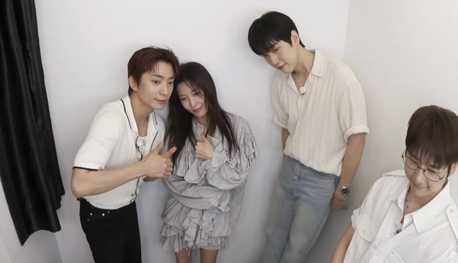 GC_omma's tweet photo. ไปเที่ยวกับพี่สาวจีวอน น่ารักอะ 😊😊😊

Next week B1A4 x 하지원씨 

#B1A4 #신우 #산들 #공찬 #하지원 https://t.co/KdLSZOuRly