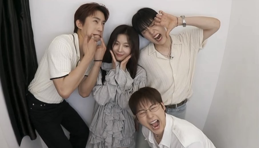 GC_omma's tweet photo. ไปเที่ยวกับพี่สาวจีวอน น่ารักอะ 😊😊😊

Next week B1A4 x 하지원씨 

#B1A4 #신우 #산들 #공찬 #하지원 https://t.co/KdLSZOuRly