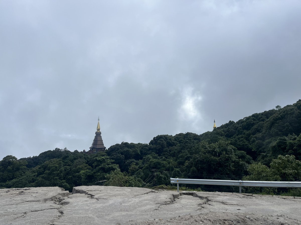 ThaPraphan's tweet photo. อากาศดีมาก เมฆสวย ไม่มีฝน https://t.co/iZ87wtcWib