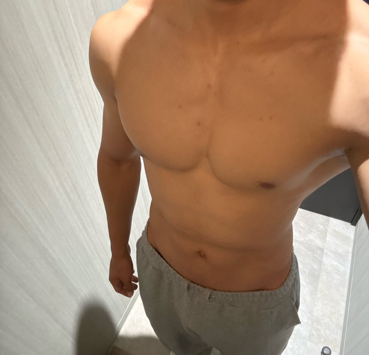 uraura161616's tweet photo. バイト行ってる間に通知貯めといて
dmまってる
 #裏アカ男子 https://t.co/9dntLYH1dp
