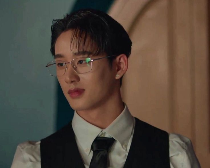 Rosemome's tweet photo. Khun Thee you gotta stop hiring attractive bodyguards 😂😂😂#PeachAndMeSeries https://t.co/1fEBJ9KJNd