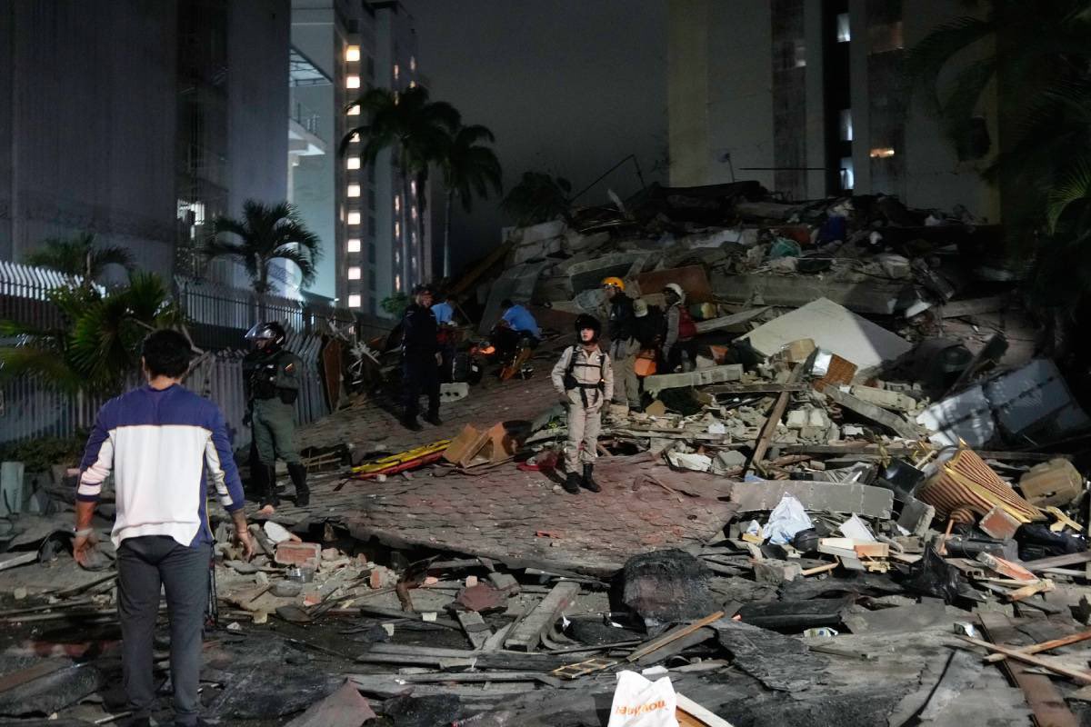 Pauetevilo's tweet photo. Terribles noticias e imágenes llegan de Venezuela que ha sufrido el peor terremoto de su historia. 
Máxima solidaridad y cariño a nuestro pueblo hermano con el que tanto nos une. No vais a estar solos. ❤️‍🩹 https://t.co/JdiZ5hqFKE