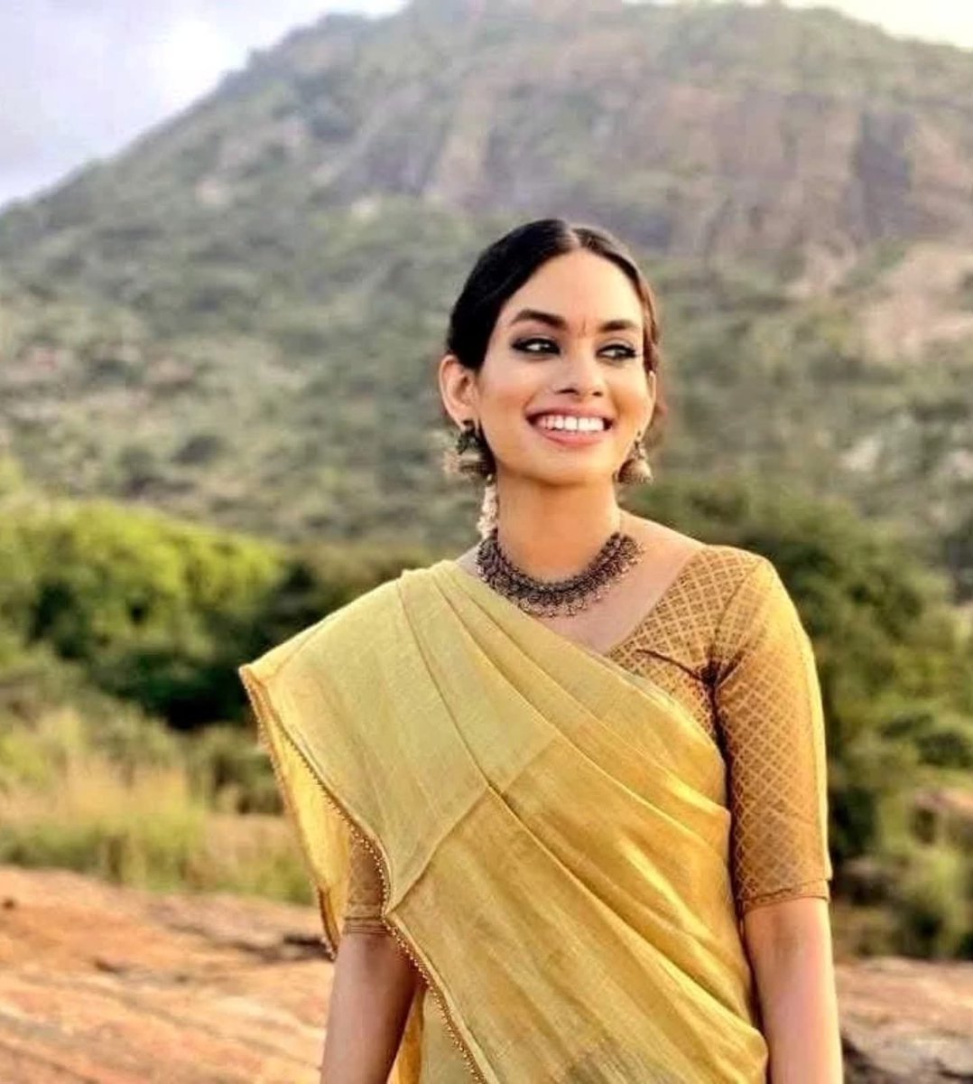 kayaldevaraj's tweet photo. ஜூன் 26
இசை அமைப்பாளர் சந்தோஷ் நாராயணன் மகளும், பிரபல பின்னணி பாடகியுமான தீ ( #Dhee ) பிறந்தநாள். இவர் பாடி ஆடி நடித்து வெளியான 'எஞ்சாய் எஞ்சாமி' என்ற பாடல், உலகம் முழுவதும் பட்டையைக் கிளப்பி ஹிட்டானது.
#HBDDhee #HappyBirthdayDhee
#SanthoshNarayanan
@Music_Santhosh https://t.co/F62hpXH0Qc