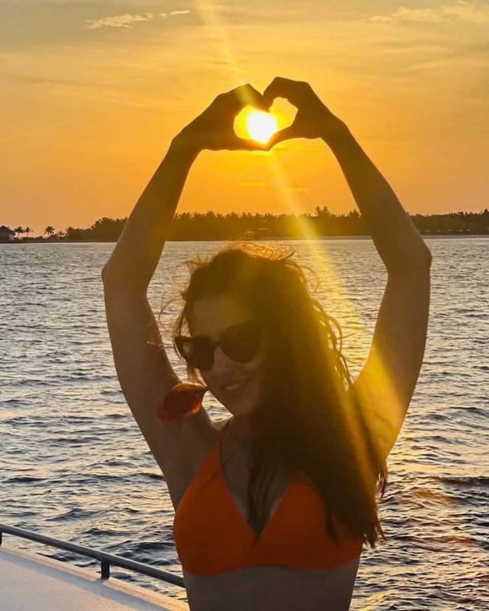 Bollyeditzz's tweet photo. Sara Ali Khan ❤️‍🔥 https://t.co/Df18Rplkqn