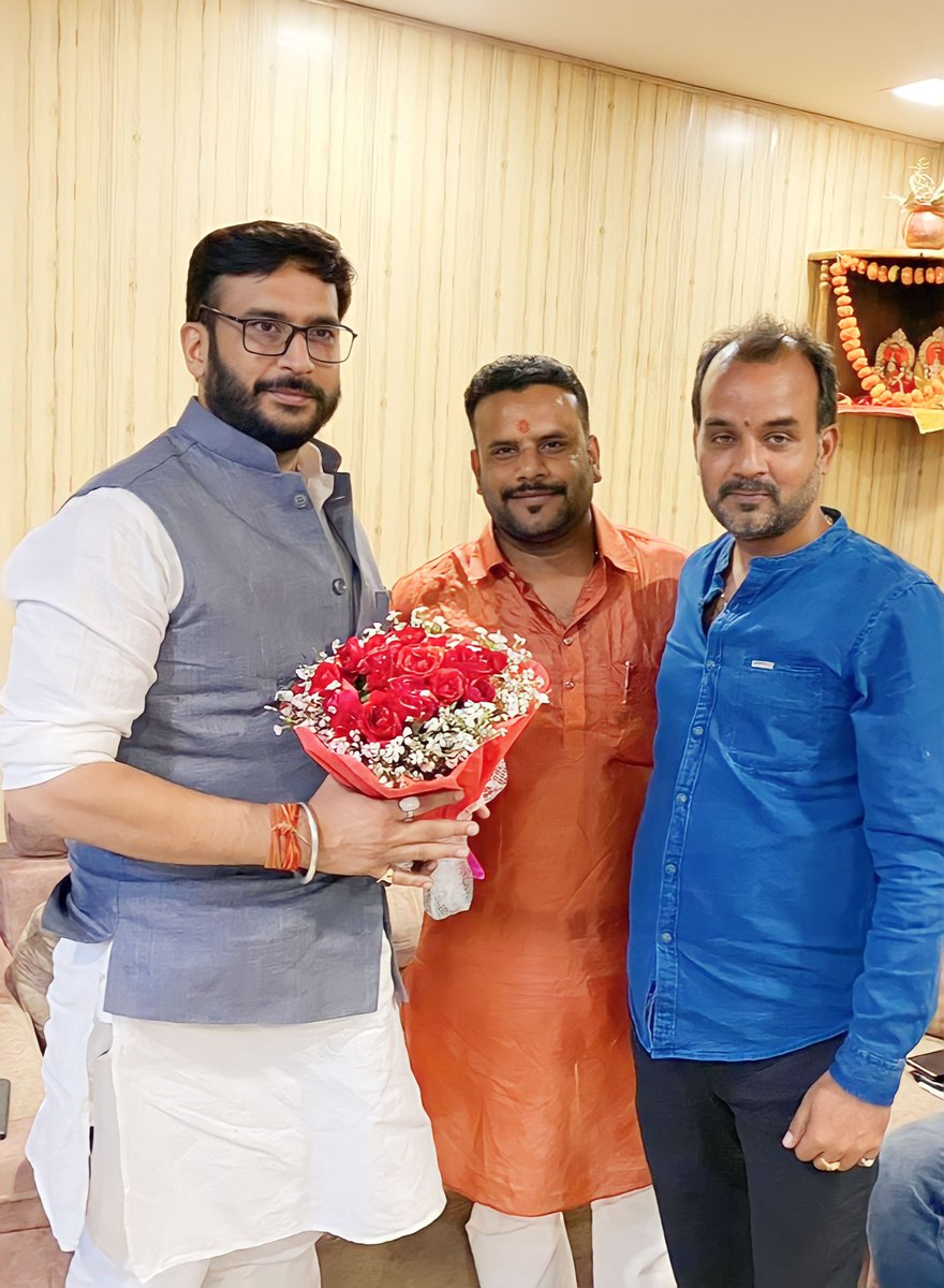 AMITDIXIT4BJP's tweet photo. प्रदेश महामंत्री @BJP4UP रूप में नवीन दायित्व की अशेष शुभकामनाएं बड़े भाई 💝 देवाधिदेव महादेव की कृपा सदैव बनी रहे 🌺🙌🙏 @AbhijatMishr https://t.co/z8iDtxWmiJ