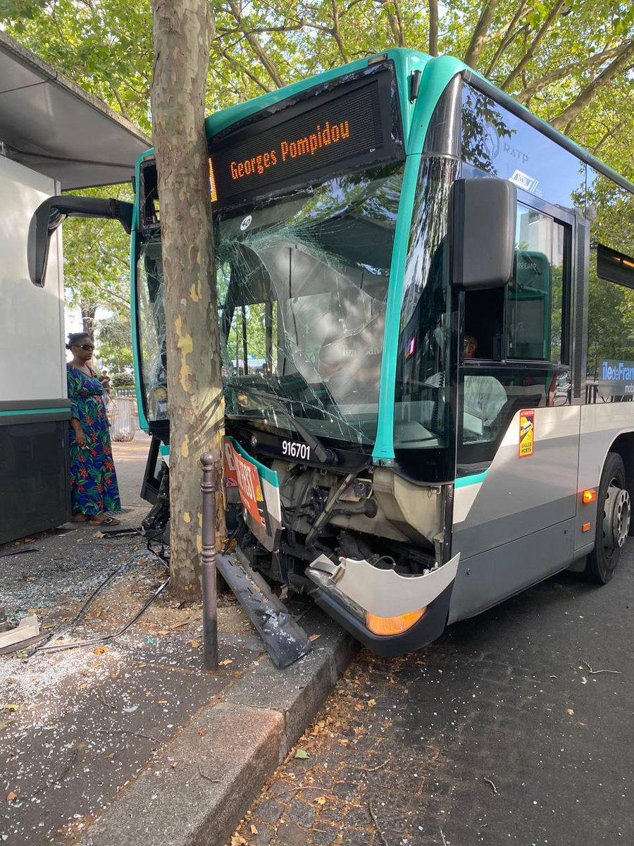 busdrivers971's tweet photo. Accident suite a un malaise porte de Saint-Cloud ligne 189
Ppi pour le moment https://t.co/gqxEaGXBib