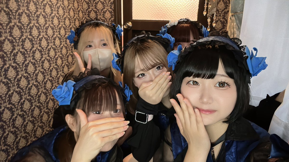 distortionelegy's tweet photo. 18時になりました🥀⋆

ぴろちゃんきてます🐣
ただいまからは♡ぴろ♡りみか♡むい♡きょうか♡ねおん♡でお待ちしております😈💗
 #コンカフェ #メイドカフェ #曲解のエレジー https://t.co/af9Aq6JYIH