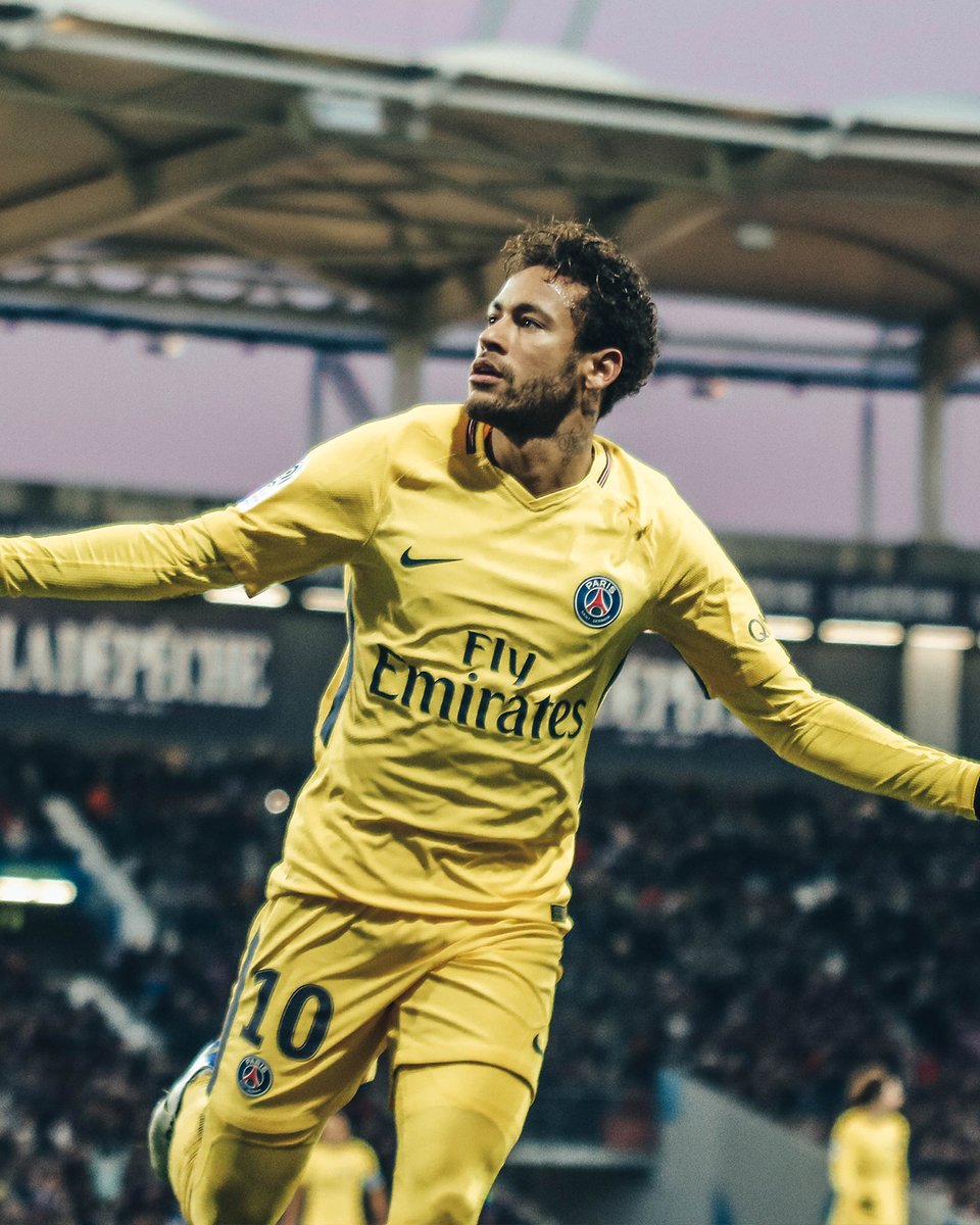 Ligue1's tweet photo. Ney est de retour 🇧🇷🥹 https://t.co/TpqQhGckbg