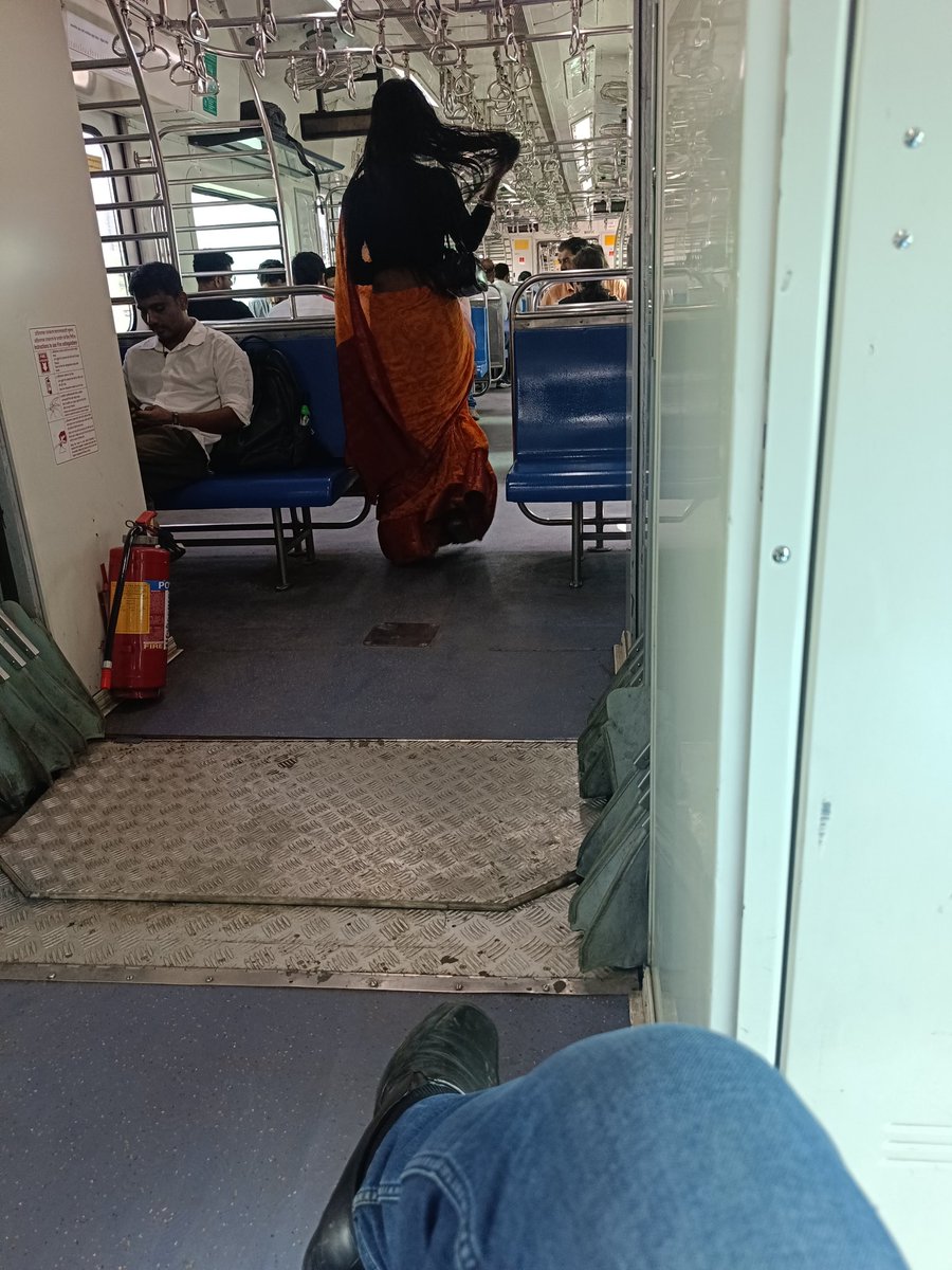 santosh0436's tweet photo. @drmbct @RailwaySeva हॆ बघा https://t.co/9SmH39kCes