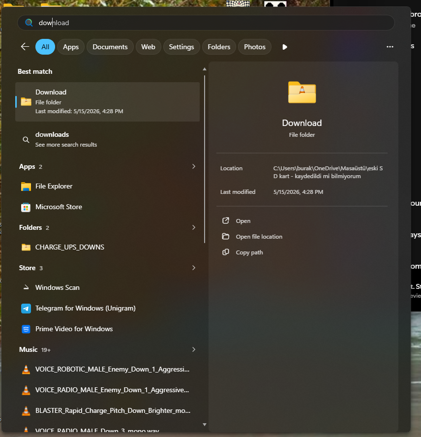 burakeklikk's tweet photo. @Microsoft where's my downloads folder??? fuck you https://t.co/UwviKJ5DS4