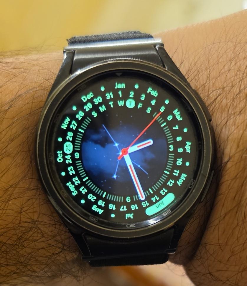 icedRIZVI's tweet photo. @UniverseIce Happy with my watch 6 classic with looks like a real watch - no thank you to silly watch shape, which is not round or square https://t.co/KPXQYugpIn