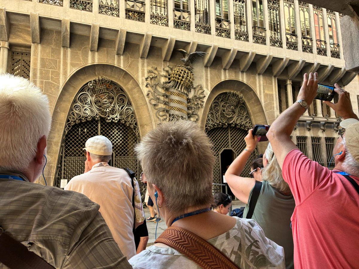 PalauGuell's tweet photo. 🏛️ Antoni Gaudí va néixer tal dia com avui, el 25 de juny de 1852
🌍 El nostre Gaudí ha passat a ser el Gaudí de tothom, com el Palau Güell.
🥰 Perquè la millor manera de recordar-lo, és visitant els seus edificis.
@diba @CulturaDIBA @AnyGaudi2026 @UNESCO_es https://t.co/Hqt8uBAOwn