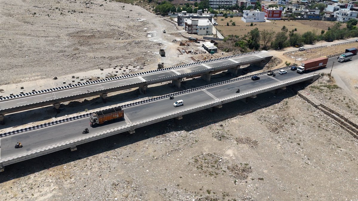 nitin_gadkari's tweet photo. 📢 In Jammu & Kashmir, we have successfully completed the restoration of the flood-damaged bridges over the Ravi River and Sehar Khad near Kalibari on NH-44, reinstating a vital transportation link between Punjab and Jammu & Kashmir.

Both bridges🌉 had sustained extensive damage during last year’s flash floods, significantly disrupting connectivity along this strategically important corridor. Recognizing their critical importance, we undertook restoration works on priority and completed them within the stipulated timeline.

The reopening of these bridges will ensure seamless connectivity, facilitate the smooth movement of passengers and freight, and provide substantial relief to devotees undertaking the annual Amarnath Yatra, while strengthening regional mobility and economic activity.

#PragatiKaHighway #GatiShakti 

@manojsinha_ @OfficeOfLGJandK